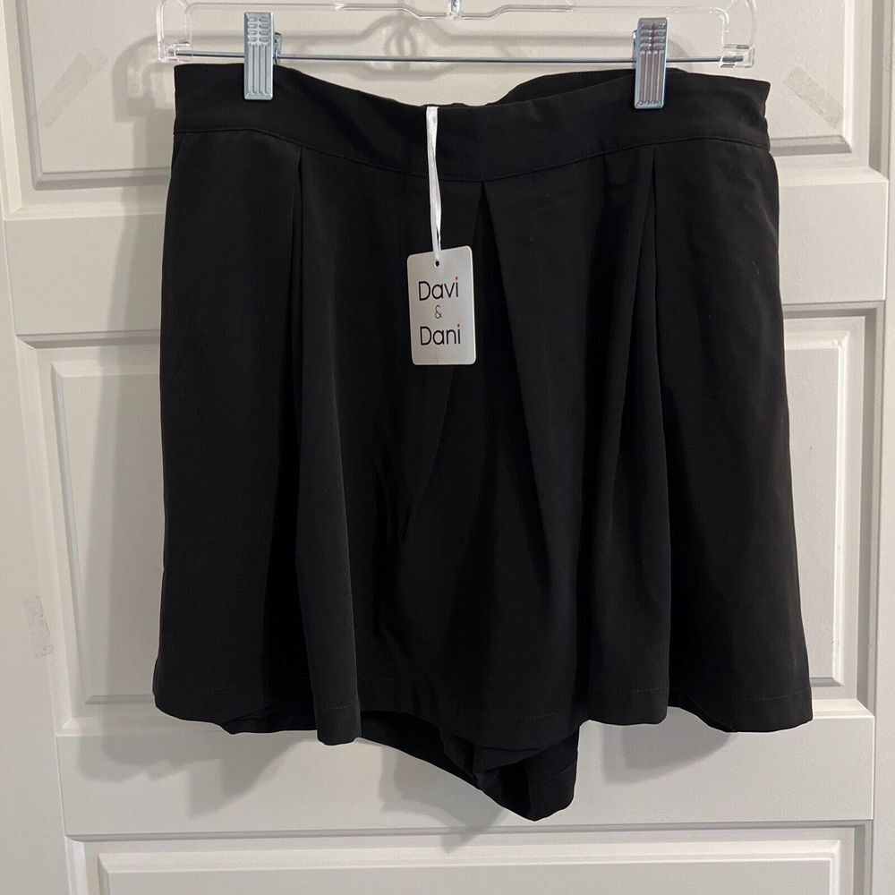 Davi & Dani Black Pleated Skort With Pockets Size Medium